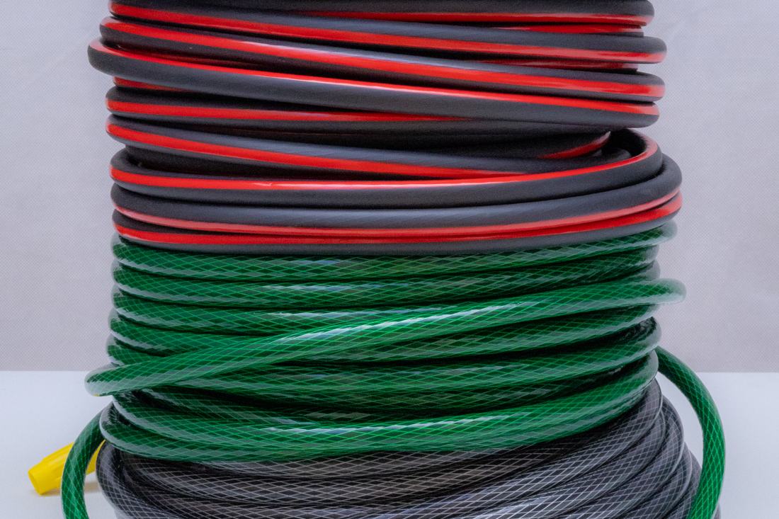 Mangueiras EcoMang nas cores azul, Black com tarja vermelha, verde e grafite